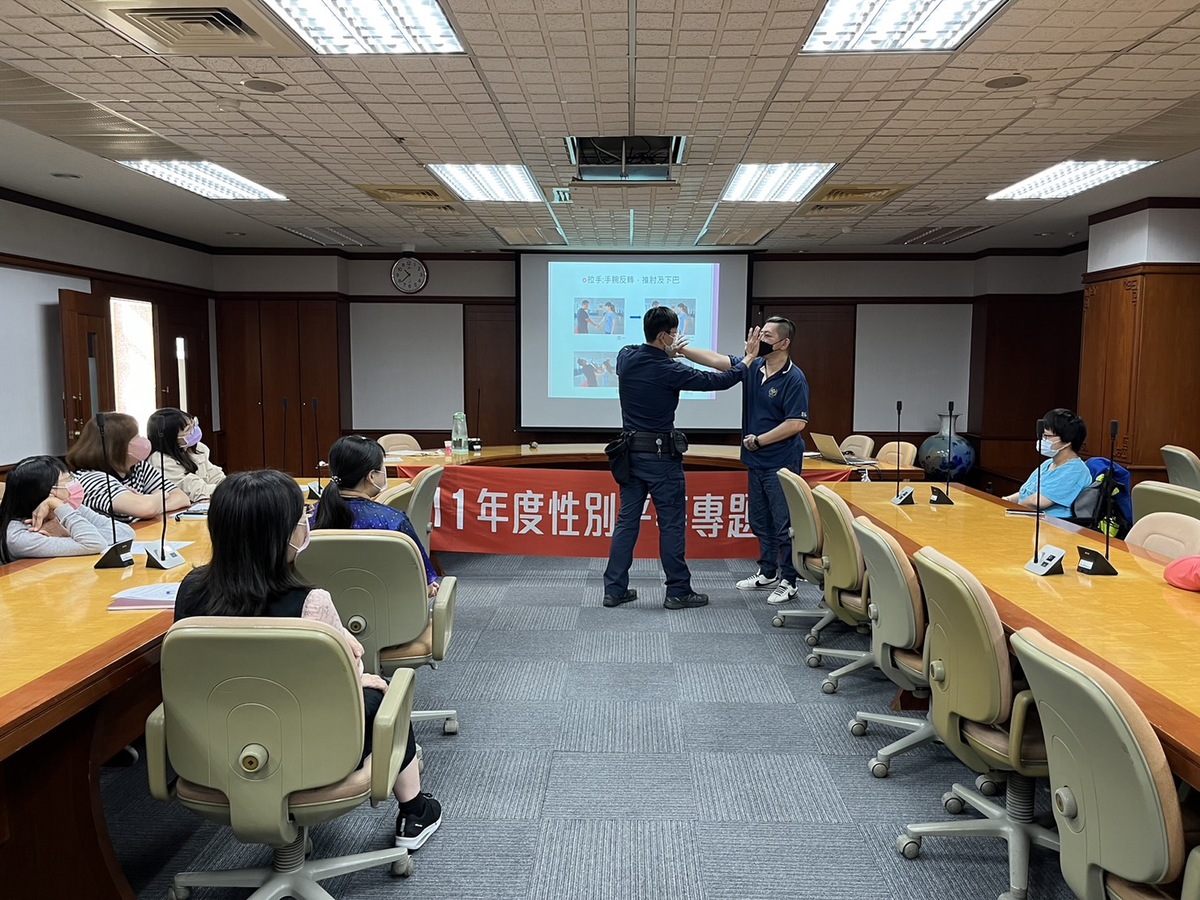 111年12月8日性平講座：跟騷法宣導與簡易防身術圖片
